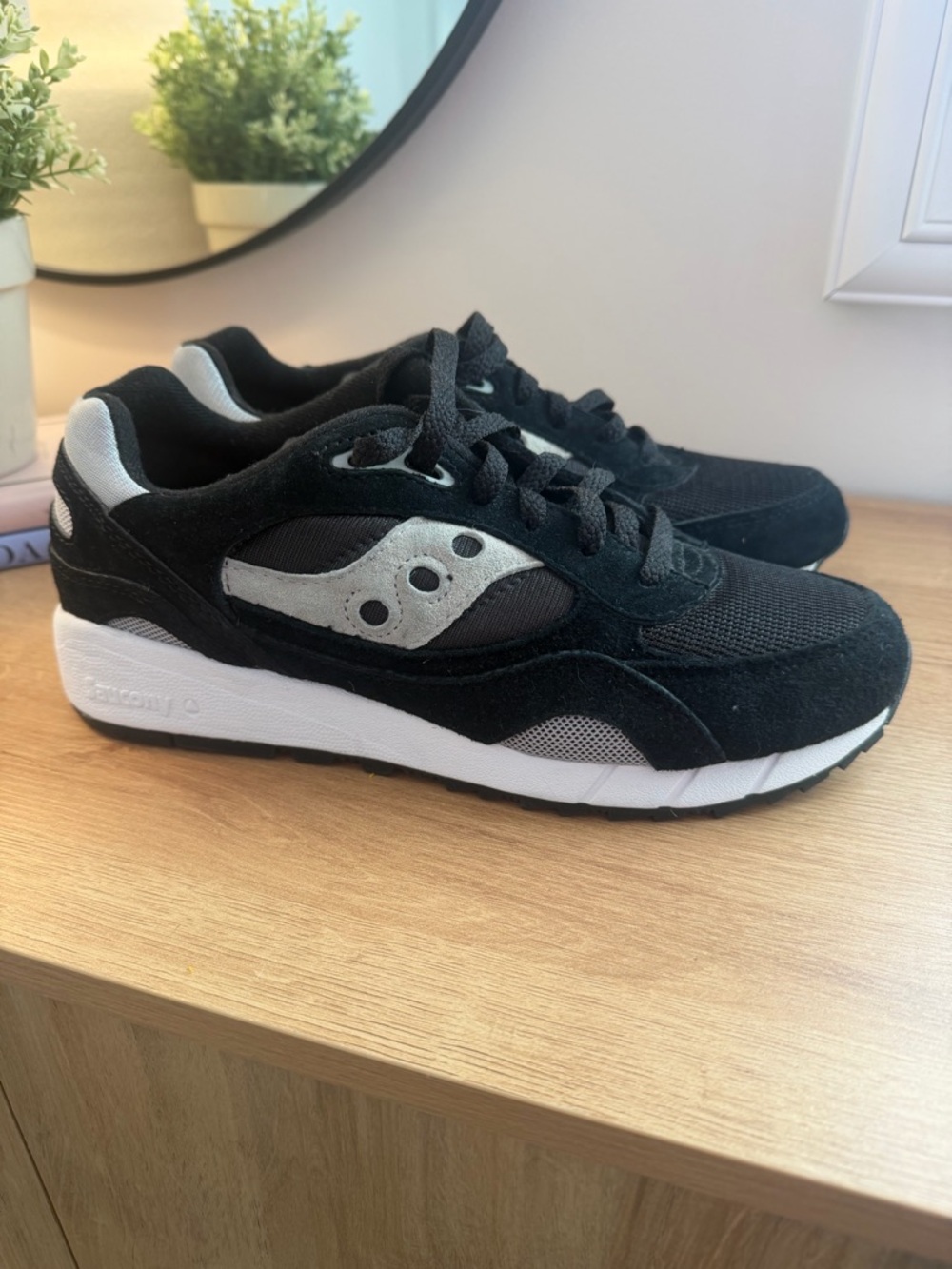 Saucony mens Shadow 6000 Black and Grey Runner Sneakers